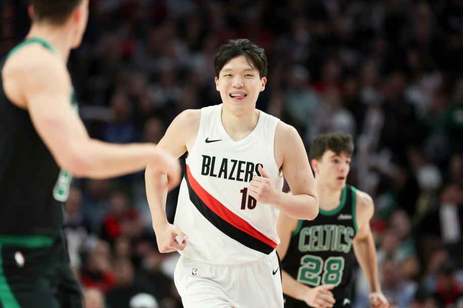 [图]杨瀚森3分 开拓者终结凯尔特人4连胜